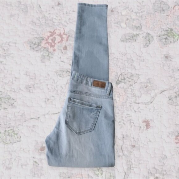 GARAGE Stretch Denim Jeggings In Light Wash - Picture 9 of 11